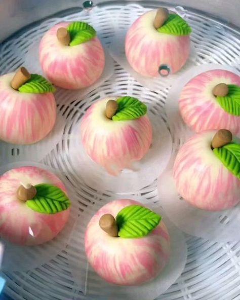 Steam Buns Recipe, Pink Dessert Tables, Fruit Creations, Amazing Food Art, Funny Birthday Cakes, Sweet Dishes Recipes, Cakes Recipes, Easy Food Art, Doll Diy