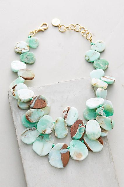 Colar lindo que imita pedras marinhas Chips Necklace, Mint Necklace, Haute Couture Jewelry, Chrysoprase Necklace, Chrysoprase Jewelry, Aa Jewelry, Jewelry 2023, Anthropologie Jewelry, Cluster Necklace