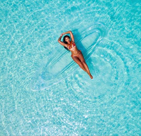 Bahamas Boat Aesthetic, Clear Boat Photoshoot Turks, Turks And Caicos Boat Pictures, Glass Boat Photoshoot, Turks And Caicos Clear Kayak, Kayak Photoshoot Ideas, Turks And Caicos Photoshoot, Boat Pictures Black Women, Clear Kayak Photoshoot Ideas