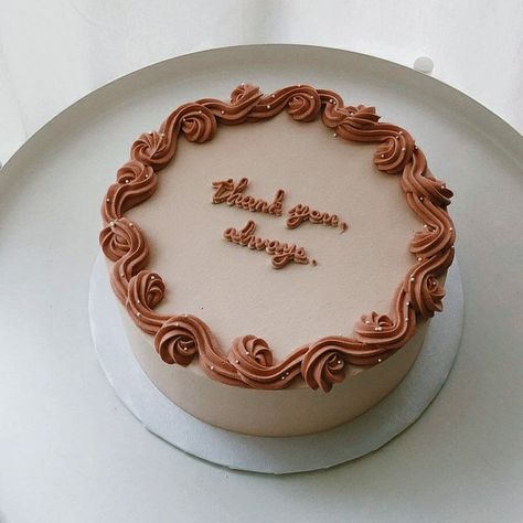 Minimalist Chocolate Cake Design, Brown And White Cake Design, Tan Birthday Cake, Thank You Cake Ideas Design, Brown Cake Ideas, Brown Cake Aesthetic, Brown Cake Design, Tan Cake, Beige Cake