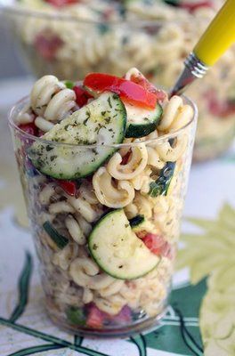 Cold Tomato Zucchini Pasta with Sherry Shallot Vinaigrette Zucchini Pasta Salad, Summer Pasta Salad, Fettuccine Alfredo, Munnar, Think Food, Food Blogs, Garlic Chicken, Tortellini, Summer Salads