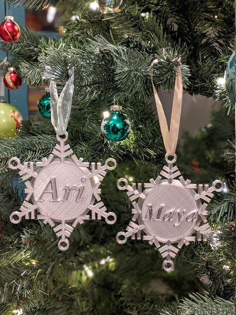 Create your own custom snowflakes. Please message the names you would like to 3D print on snowflakes Snowflakes Ornaments, Large Christmas Ornaments, Winter Project, Snowflake Ornaments, 3d Print, Custom Name, Ornament Decor, Christmas Bulbs, 3d Printing