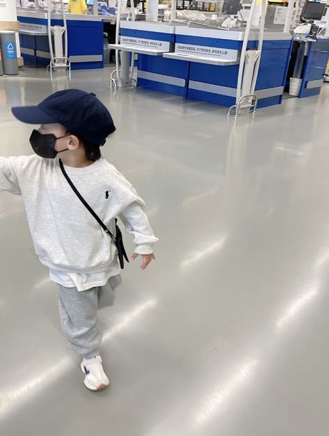 Boys Airport Outfit, Ootd Baby Boy, Milan Airport, Boys Ootd, Boy Ootd, Toddler Ootd, Baby Boy Dress, Boy Fits