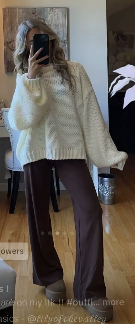 Cozy Outfit Cold Days, Winter Pnw Outfit, Romantic Winter Outfits Aesthetic, Large White Sweater Outfit, How To Style Comfy Clothes, Womens Christmas Outfits 2024, Lennon Pants Outfit, Relaxed Sophisticated Style, Winter Fits With Leggings