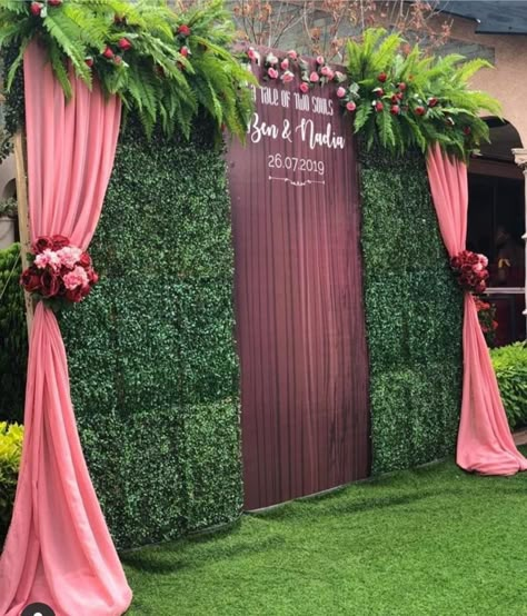 Wall Design Outdoor, Backdrop Setup, Event Wall, Couple Decor, House Front Wall Design, Engagement Stage Decoration, Bridal Backdrops, Simple Stage Decorations, Wall Design Ideas