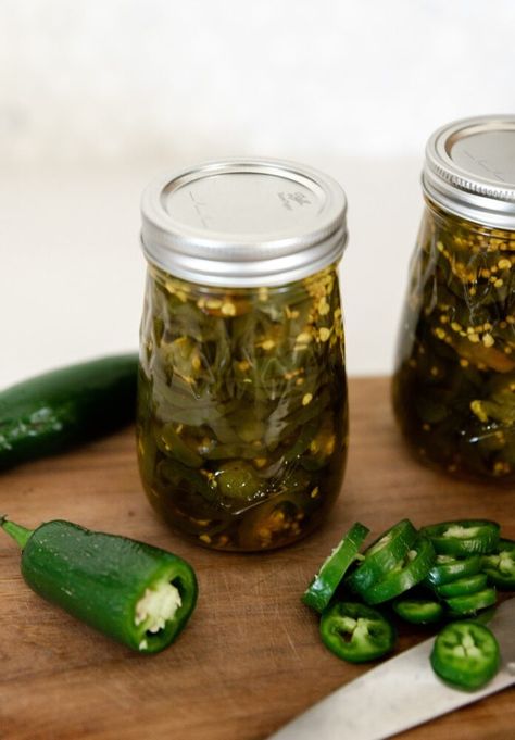 Preserving Jalapenos, Pickled Jalapeno Recipe, Pickles Homemade, Pickled Hot Peppers, Rhubarb Chutney, Jalapeno Relish, Pickled Jalapenos, Cowboy Candy, Candied Jalapenos