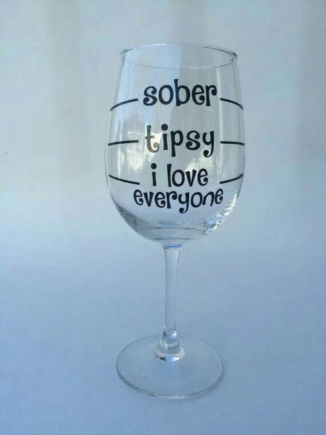 Cricut Wine Glasses, Wine Glass Sayings, Glitter Wine Glasses, Diy Wine Glasses, Idee Cricut, Glitter Glasses, Painting Glass, Glass Sticker, Wine Craft