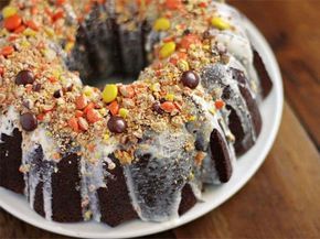 Cake For Two Recipe, Bundt Pan Recipes, Chocolate Pound Cake, Bundt Cake Recipe, Chocolate Bundt Cake, Fall Cakes, Cake Walk, Bundt Cakes Recipes, Pan Recipes