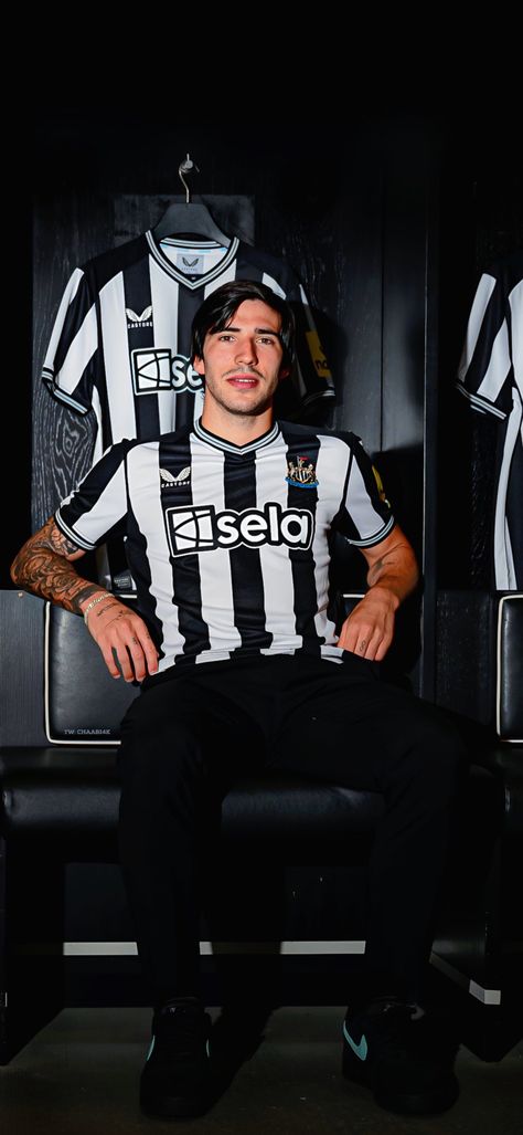 Sandro Tonali Newcastle, Mid 90s Aesthetic, Sandro Tonali, Newcastle Football, Newcastle United Football, Newcastle United Fc, Jack Grealish, Harry Kane, Mid 90s