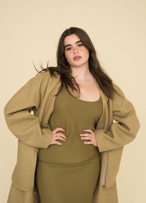 Barbie Ferreira Outfit, Plus Size Posing, Barbie Ferreira, Perfect Teeth, One Friend, Twin Beds, Queen Size Bed, Perfect Lips, Future Outfit