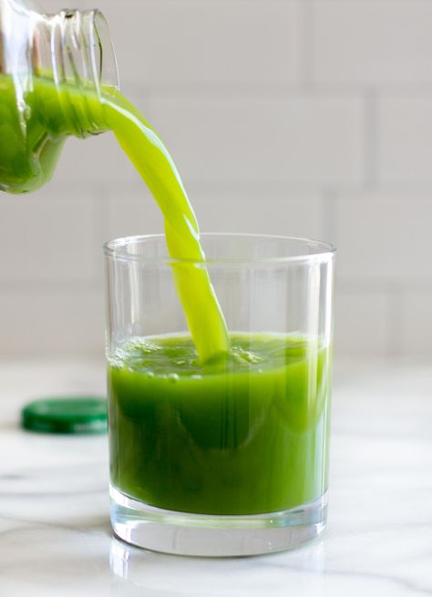 Blender Green Juice Acne Juice, Easy Green Juice, Lemon Salad Dressings, Fruit And Vegetable Wash, Lemon Salad, Easy Quinoa, Homemade Almond Milk, Nut Milk Bag, Power Lifting