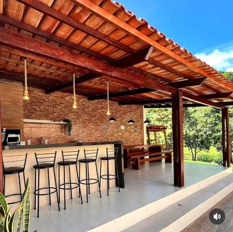 ÁREA GOURMET INSPIRAÇÃO 🍃 Projetos prontos de casas de Campo disponíveis no perfil, entre e conheça todos, e adquira qual mais lhe agradar! Um projeto pronto lhe trás economia e te auxilia do começo ao fim. Chega de imprevistos por indecisões! Essa publicação é apenas uma inspiração. Publicado por: @arquitetacindymiranda #areagourmet #reforma #antesedepois #inspiração #areadechurrasco Pagoda Patio, Concrete Outdoor Kitchen, Turtle Homes, Backyard Covered Patios, Loft House Design, Outdoor Restaurant Design, Super B, Outdoor Kitchen Decor, Modern Backyard Landscaping