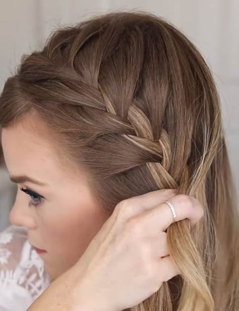 How To Do A Side French Braid Curling Hairstyles, Side French Braid, Braid French, French Braid Styles, Bump Hairstyles, French Braid Ponytail, Side French Braids, Braid Trends, Braiding Hairstyles