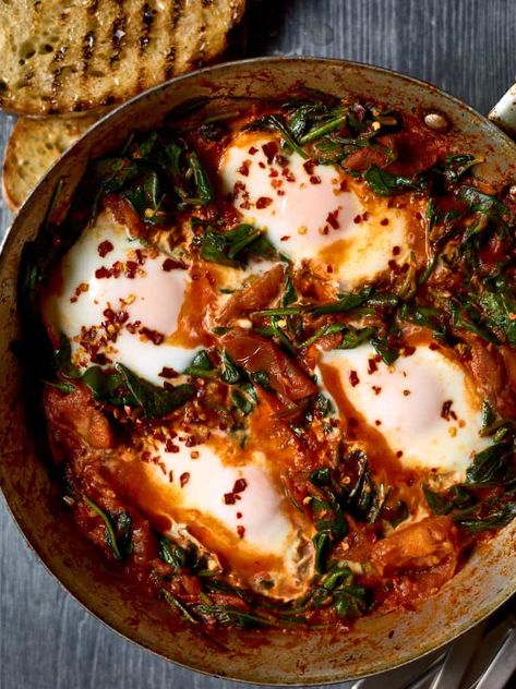 Smoky Spinach Shakshuka - Nadiya Hussain Spinach Shakshuka, Breakfast Recipes Eggs, Nadiya Hussain Recipes, Recipes Eggs, One Pot Recipes, Shakshuka Recipe, Nadiya Hussain, 200 Calorie, Shakshuka Recipes