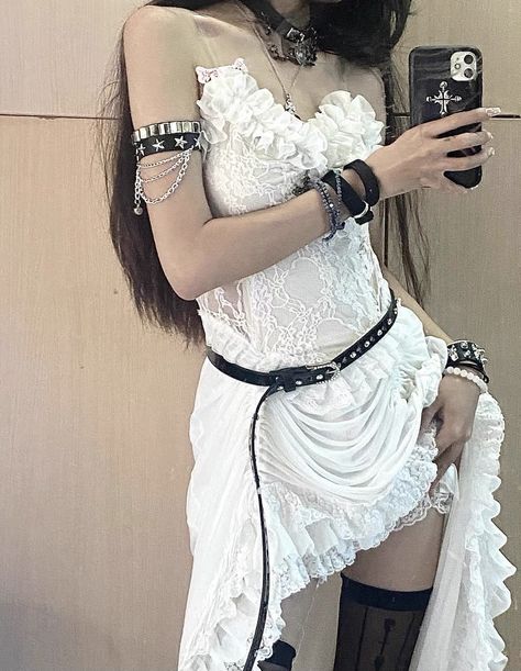 White Goth Outfit, White Goth, Goth Outfit, Fashion Corner, All White Outfit, Futuristic Fashion, Goth Outfits, Harajuku Fashion, Dark Fashion