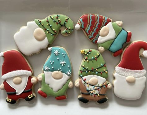 Gnome Christmas Cookies Royal Icing, Decorated Gnome Cookies, Gnome Christmas Cookies Decorated, Christmas Gnome Sugar Cookies, Christmas Gnome Cookies Decorated, Gnome Sugar Cookies Decorated, Novogodisnji Keksici, Gnome Cookies Decorated, Gnome Christmas Cookies