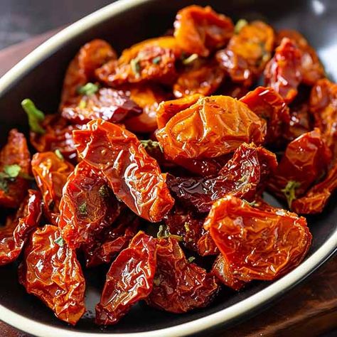 Air Fryer Dried Tomatoes, Air Fryer Sun Dried Tomatoes, Air Fryer Tomatoes, Sundried Tomato Recipes, How To Make Oil, Sun Dried Tomatoes, Red Grapes, Air Frying, Grape Tomatoes