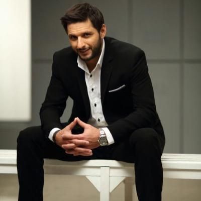 A pure class with a swag . Well hes the apple of my eye. Meet shahid afridi fellas Pakistani Art, Shahid Khan, Shahid Afridi, Stylish Boys, Boom Boom, Sports Stars, Pakistani Fashion, Bollywood Fashion, Celebrities Male