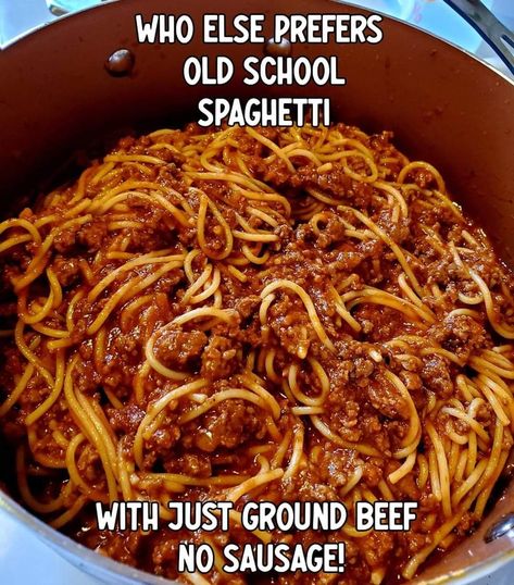 Old School Spaghetti Recipe - Susan Recipes School Spaghetti Recipe, Old School Spaghetti, Spaghetti Ingredients, Red Pasta, Red Sauce Pasta, Sauteed Peppers, Spaghetti Sauce Recipe, Cherry Sauce, Homemade Spaghetti