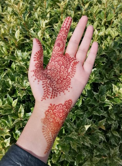 Palm Of Hand Henna, Eid Henna Palm, Palm Henna Simple, Henna Designs Hand Palms, Palm Henna Designs Easy Simple, Henna Design Palm, Simple Henna Designs Palm, Henna Palm, Palm Henna Designs