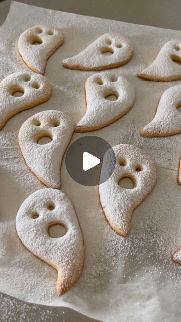 Ghost Halloween Cookies, Biscotti Halloween, Halloween Biscuits, Bricolage Halloween, Biscotti Cookies, Fall Dishes, Halloween Cookies, Halloween Recipes, Samhain