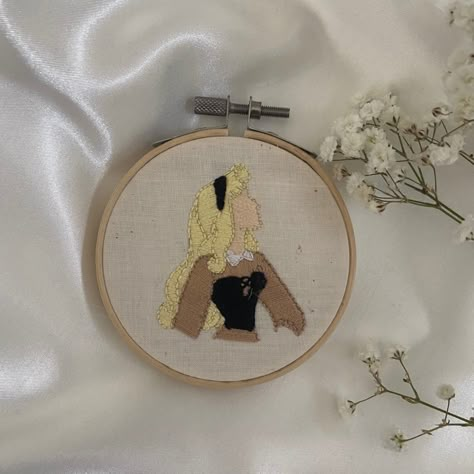 Sleeping Beauty Embroidery, Hunger Games Embroidery, Sleeping Beauty Cross Stitch, Disney Hand Embroidery Diy, Hand Embroidery Disney, Embroiding Designs, Aurora Embroidery, Cinderella Embroidery, Disney Embroidery Patterns