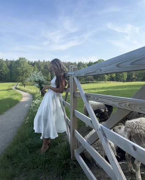 Countryside Girl, Farm Wife, Cottage Core Aesthetic, Ranch Life, French Countryside, Spring Aesthetic, English Countryside, European Summer, Farm Life