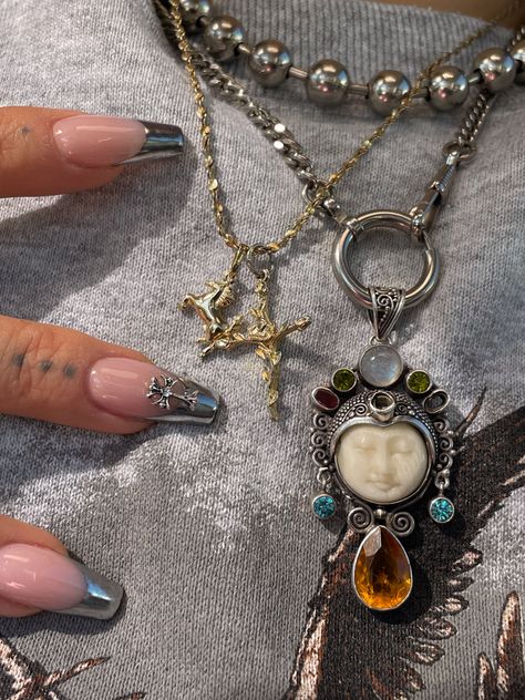 Cute chrome nails with layers of necklaces Maximalist Necklace Layering, Mixing Jewelry Metals Style, Chunky Mixed Metal Jewelry, Silver And Gold Jewelry Mixing Aesthetic, Mixed Metals Necklace Layering, Mixed Jewelry Aesthetic, Chunky Necklace Stack, Silver And Gold Necklace Layering, Maximalist Silver Jewelry