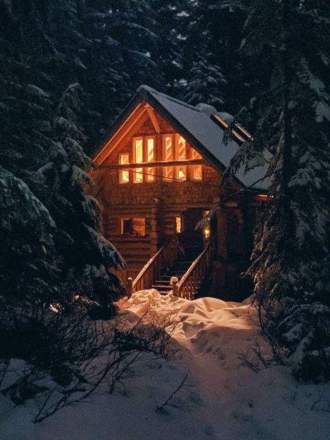 Cozy Cabin Bedrooms Rustic, Novel Astethic, Cozy Night Aesthetic, Cabin At Night, Cabin Night, Cozy Cabin Aesthetic, Cozy Winter Night, Xmas Aesthetic, Cozy Winter Cabin