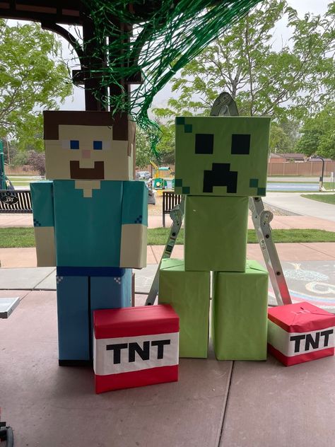 Minecraft Classroom, Minecraft Themed Birthday Party, Minecraft Birthday Decorations, Diy Minecraft Birthday Party, Minecraft Party Decorations, Minecraft Birthday Cake, Minecraft Theme, Diy Minecraft, Minecraft Characters