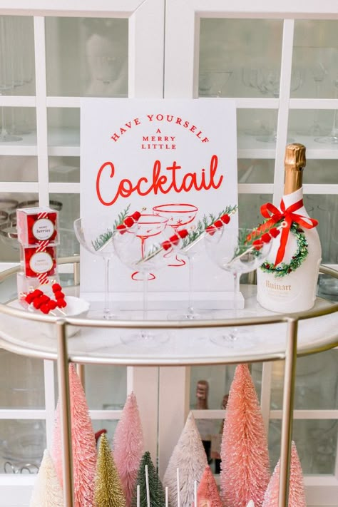 Christmas Cocktail Aesthetic, Christmas Brunch Party, Hosting Christmas Party, Ladies Christmas Party, Christmas Bar Cart, Holiday Party Bar, Girls Christmas Party, Gingerbread House Parties, Adult Christmas Party