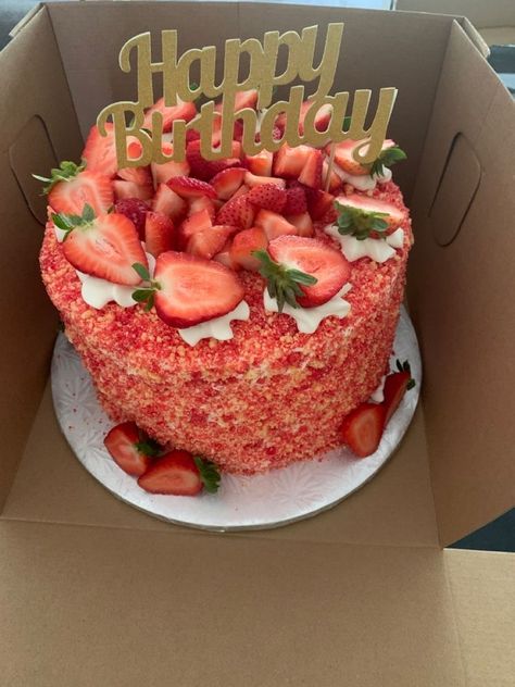 Birthday Cake Aesthetic Strawberry, Strawberry Crunch Birthday Cake, 24 Year Old Birthday Cake, 18th Birthday Cake Strawberry, 21st Birthday Cake With Strawberries, 19th Birthday Cake For Her, 23 Birthday Cake For Her, 23 Birthday Cake Ideas, 19th Birthday Cake Ideas