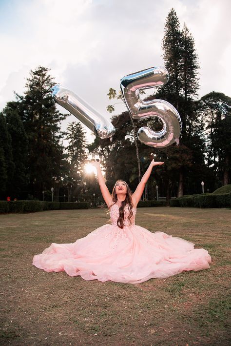 Beach Quince Photoshoot, Quinceanera Photo Shoot Ideas, Quinceanera Backyard Ideas, Quinceanera Photoshoot Ideas Butterfly, Birthday Park Photoshoot, Quince Inspo Pictures, Quince Pictures Ideas, Quinceanera Photoshoot Ideas Fun, Quinceñera Picture Ideas