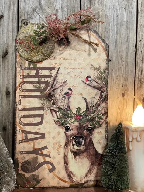 Iod Christmas, Diy Christmas Deco, Christmas Photo Album, Christmas Name Tags, Christmas Decorations Diy Crafts, Christmas Vignettes, Decoupage Diy, Handmade Tags, Vintage Crafts