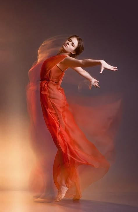 Dance - Make-up & photo: Alena Root Dress: Julia Plotnikova Slow Shutter Speed Photography, Shutter Drag, Long Exposure Portrait, Colour Gel Photography, Motion Blur Photography, Movement Photography, Shutter Speed Photography, Speed Photography, Shutter Photography