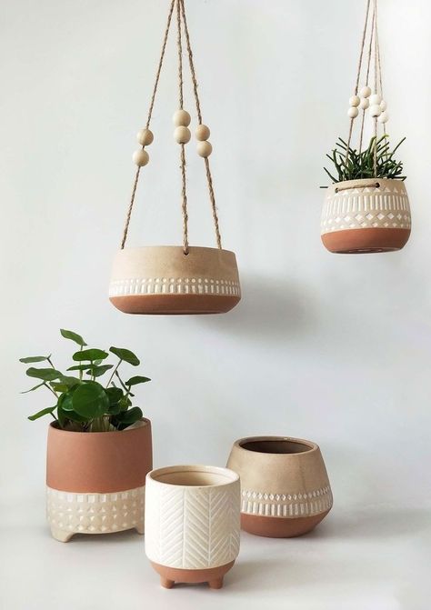 Pottery Plant Pots, Handmade Clay Pots, Clay Plant Pots, Pottery Plant Pot, Plant Pot Design, نباتات منزلية, Plant Pot Diy, Pottery Pots, Painted Pots Diy