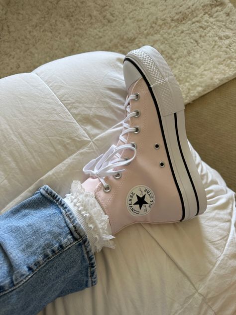 Pink Converse Aesthetic, Pink Converse Outfit, Light Pink Converse, Platform Converse Outfit, Cute Converse Shoes, Light Pink Shoes, Converse Aesthetic, Cute Converse, Preppy Shoes