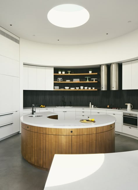 Round Kitchen Ideas, Curved Kitchen Design, Circular Kitchen Design, Contemporary Kitchen Island Round, Round Rooms Architecture, Modern Futuristic Kitchen, Hotel Room Kitchen, Curved Interior Architecture, Circular Interior Architecture