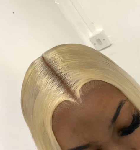 Bob Middle Part, Hair Dye Color Ideas, Hairstyle 2023, Middle Part Wig, Bob Weave, Frontal Wig Hairstyles, Hairstyles Wigs, Lace Fronts, Wig Ideas