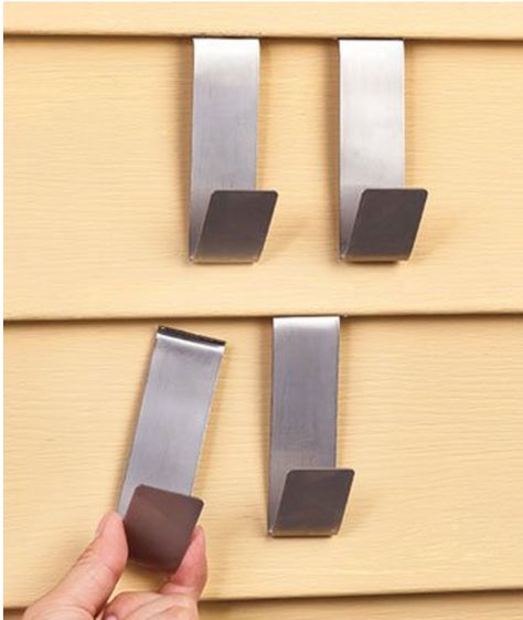 How to Hang Decor on Siding With No Damage | blesserhouse.com - Good tip for making outdoor siding look not so naked! Brick Clips, Outdoor Siding, Diy Outdoor Decor, Have Inspiration, Front Porch Decorating, Vinyl Siding, Decks And Porches, Deck Decorating, Porch Patio