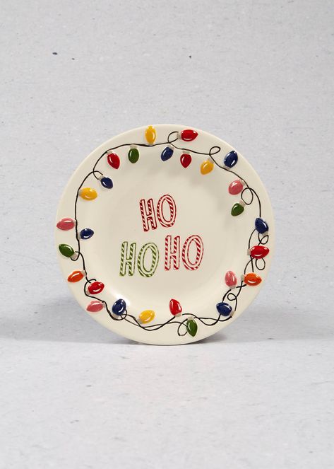 Hand Painted Lights Christmas Plate (19cm) Diy Christmas Plate, Xmas Plates, Christmas Dinner Set, Christmas Pottery, Clay Owl, Diy Pottery Painting, Christmas Plate, Hand Painted Christmas, Pottery Painting Designs