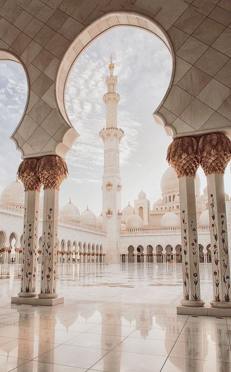 Dubai Wallpaper, La Mecca, Sultan Qaboos Grand Mosque, Fesyen Islam, Muslim Culture, Mosque Art, Sheikh Zayed Grand Mosque, Mosque Architecture, Sheikh Zayed