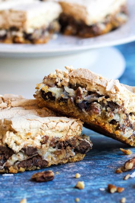 Bar Treats, Magic Cookie Bar Recipe, Magic Cookie Bars, Magic Bars, Night Food, Bar Cookies, Pie Bar, Cookie Bar Recipes, Baked Goodies