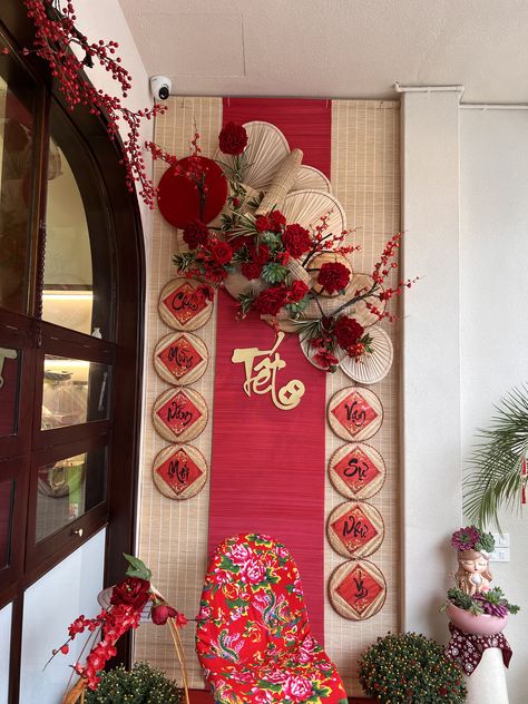 Vietnamese Tet Decoration, Tet Holiday Decoration, Vietnam Decoration, Cny Decoration Ideas, Tet Decor, Japanese Theme Parties, Decor Tet, Tea Ceremony Wedding, Chinese Deco