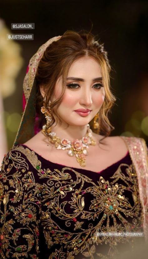 Fashion: #fashion, #style, #outfitinspiration, #beauty Simple Event Hairstyles, Mehndi Hairstyles For Bride Sister, Pakistani Wedding Hairstyles For Sisters, Pakistani Bride Hairstyle, Pakistani Bridal Makeup Hairstyles, Pakistani Makeup Looks, Pakistani Wedding Hairstyles, Sehar Mirza, Qawali Night