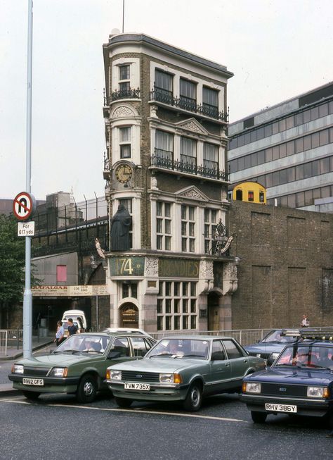 1980s Britain, Manchester Architecture, London England Photography, 1980s London, Bermondsey London, Bermondsey Street, Historic London, Historical London, 25 Years Later