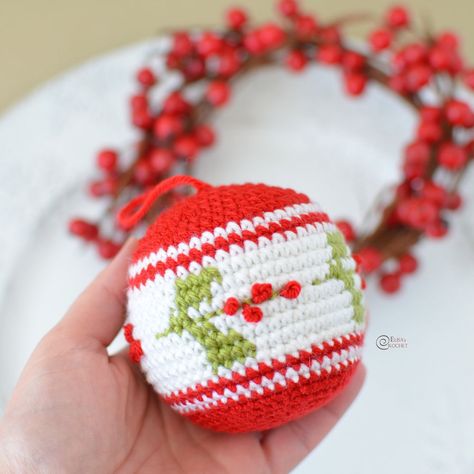 Christmas Special Amigurumi Festival Back Stitch Embroidery, Crochet Christmas Ornaments Free, Craft Books, Bear Valentines, Crochet Ornaments, Crochet Blog, Crochet Christmas Ornaments, Red Yarn, Holiday Christmas Tree