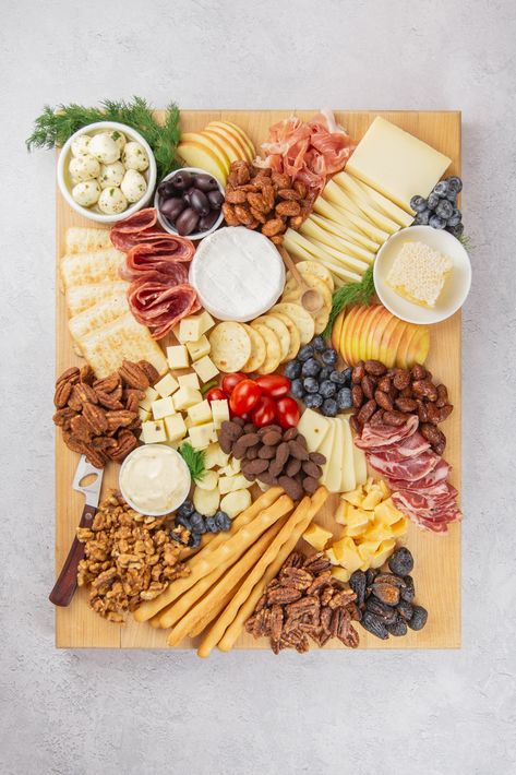 Elevate your charcuterie and cheese boards with Santé Nuts to add crunch and flavor. Cheese And Nut Board, Thanksgiving Charcuterie, Rustic Sunflower Wedding, Charcuterie Cheese, Charcuterie And Cheese Board, Cheese Boards, Roasted Almonds, Sunflower Wedding, Charcuterie Boards