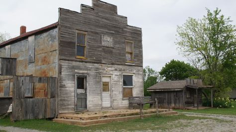 Ingalls, OK -  Settled after the 1889 land rush, this busy town had about 150 people living in it. This ghost town was the site of a shootout between the Doolin and Dalton gangs. There is a stone memorial in the town in remembrance of the marshals who were killed. Dalton Gang, Oklahoma Travel, Wild Bunch, Oklahoma History, Creepy Ghost, Spooky Places, Travel Oklahoma, Most Haunted Places, Scary Places