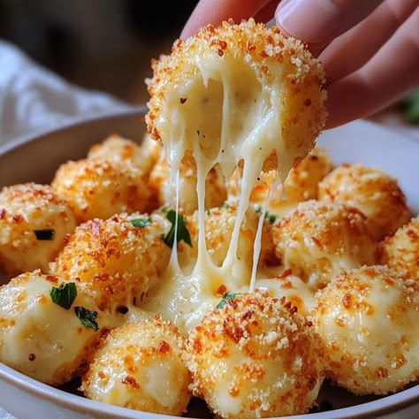 recipes quickie | Cheesy Parmesan Mozzarella Bites 🧀 | Facebook Cheesy Parmesan Mozzarella Bites, Mozarella Cheese Recipe, Mozarella Balls, South Beach Diet Snacks, Parmesan Bites, Mozzarella Bites, Nice Buns, Mozzarella Recipe, Homemade Breadsticks